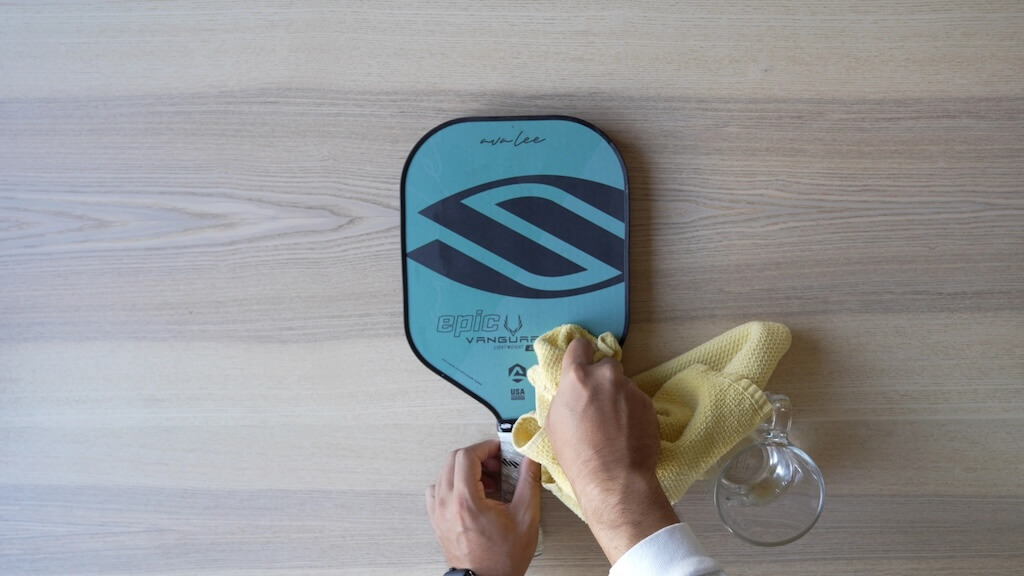 how-to-clean-pickleball-paddle-4